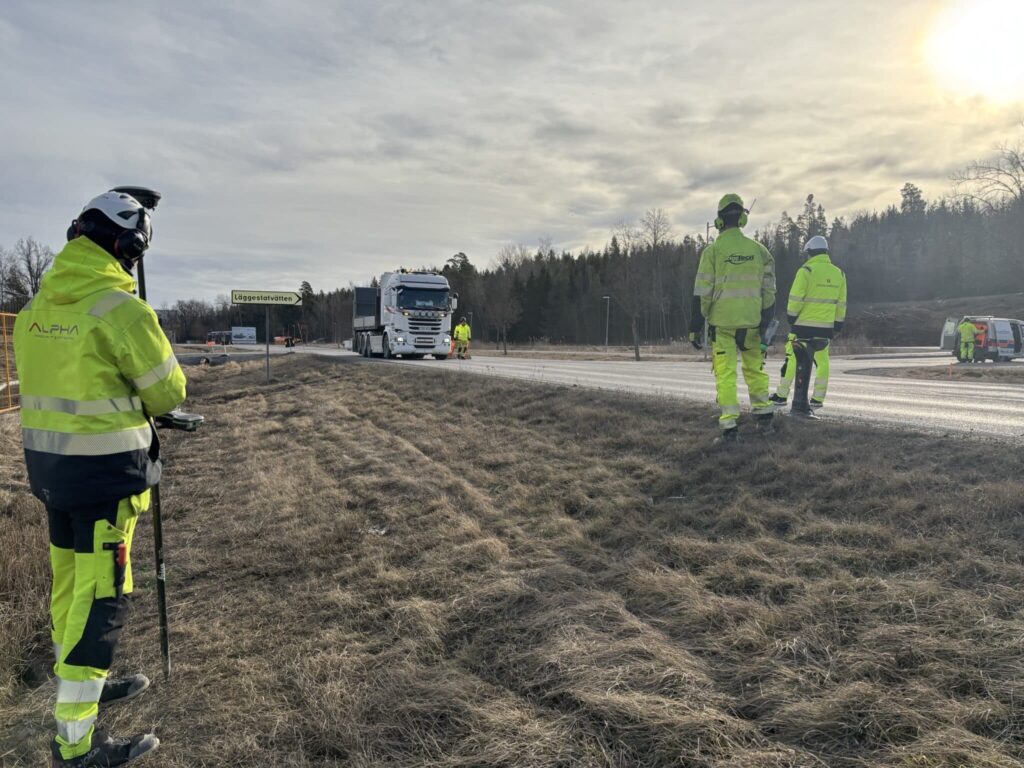 Teknisk utredning av schaktfri ledningspassage genom område med omfattande befintlig infrastruktur och flera korsande ledningsstråk.